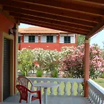 펜션 Nefeli House 레프킴미
