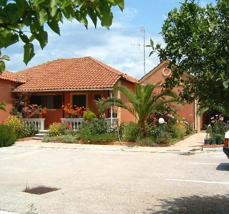 Vakantiehuis Nefeli House Lefkímmi